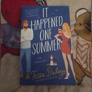 📚3/$7 It Happened One Summer Novel